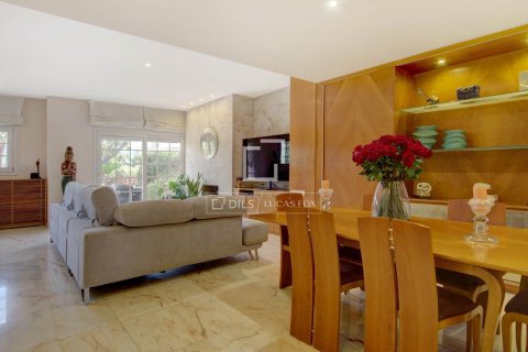 Villa for sale in Sant Just Desvern, Barcelona, Spain 4 bedrooms, 410 sq.m. No. 161391 - photo 6