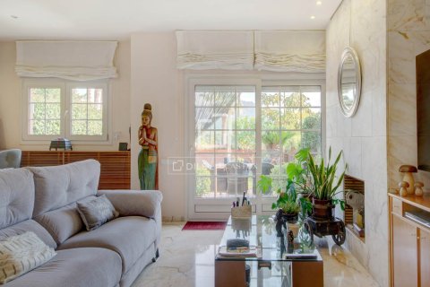 Villa for sale in Sant Just Desvern, Barcelona, Spain 4 bedrooms, 410 sq.m. No. 161391 - photo 3