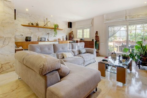 Villa for sale in Sant Just Desvern, Barcelona, Spain 4 bedrooms, 410 sq.m. No. 161391 - photo 2