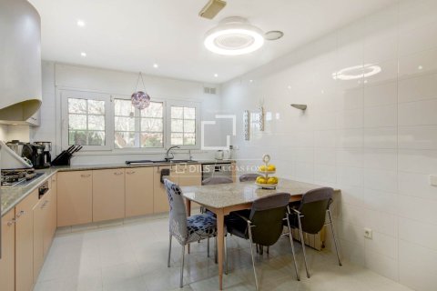 Villa for sale in Sant Just Desvern, Barcelona, Spain 4 bedrooms, 410 sq.m. No. 161391 - photo 10