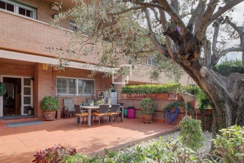 Villa for sale in Sant Just Desvern, Barcelona, Spain 4 bedrooms, 410 sq.m. No. 161391 - photo 28