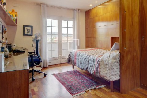 Villa for sale in Sant Just Desvern, Barcelona, Spain 4 bedrooms, 410 sq.m. No. 161391 - photo 17
