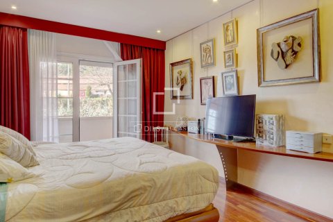 Villa for sale in Sant Just Desvern, Barcelona, Spain 4 bedrooms, 410 sq.m. No. 161391 - photo 11