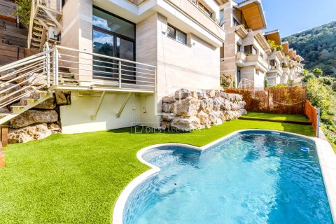 Villa for sale in Sitges, Barcelona, Spain 4 bedrooms, 288 sq.m. No. 161388 - photo 2