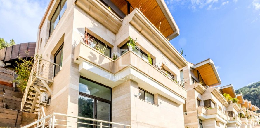 Villa in Sitges, Barcelona, Spain 4 bedrooms, 288 sq.m. No. 161388