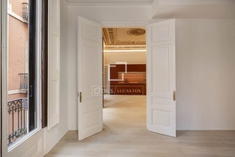 Lägenhet till salu i Barcelona, Spanien 2 sovrum, 82 kvm. Nr. 161390 - foto 13