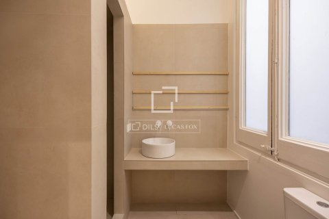 Lägenhet till salu i Barcelona, Spanien 2 sovrum, 82 kvm. Nr. 161390 - foto 16