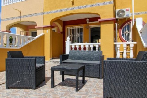 Townhouse zum Verkauf in Cabo Roig, Alicante, Spanien 2 Schlafzimmer, 64 m2 Nr. 145371 - Foto 1