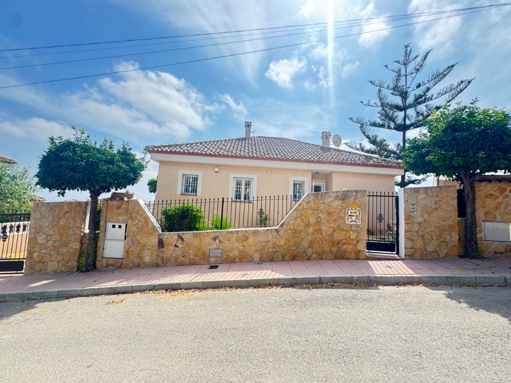 Villa in Alicante, Spanien 3 Schlafzimmer, 125 m2 Nr. 145372