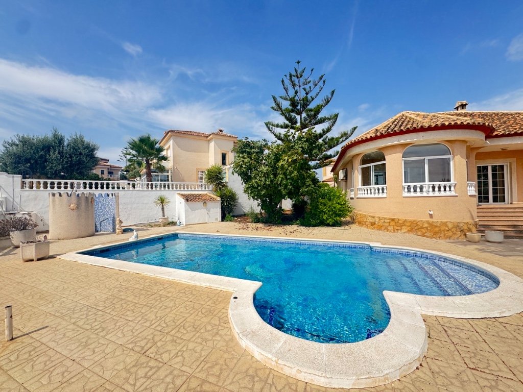 Villa in Alicante, Spanien 3 Schlafzimmer, 125 m2 Nr. 145372