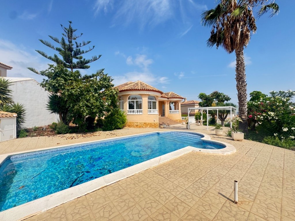 Villa in Alicante, Spanien 3 Schlafzimmer, 125 m2 Nr. 145372