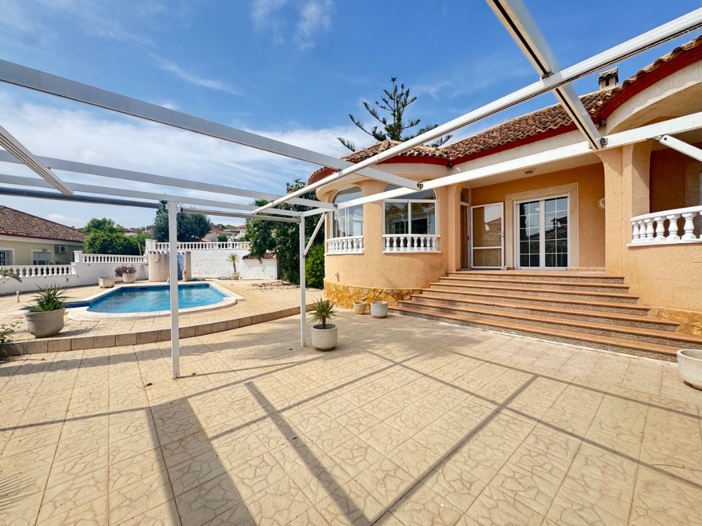 Villa in Alicante, Spanien 3 Schlafzimmer, 125 m2 Nr. 145372