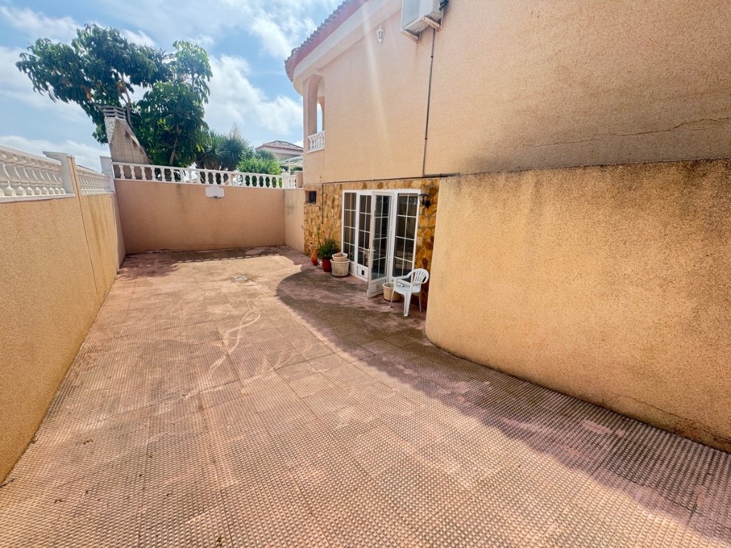 Villa in Alicante, Spanien 3 Schlafzimmer, 125 m2 Nr. 145372