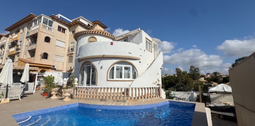 Villa a La Zenia, Alicante, Spagna 4 camere da letto, 177 mq. N° 145367