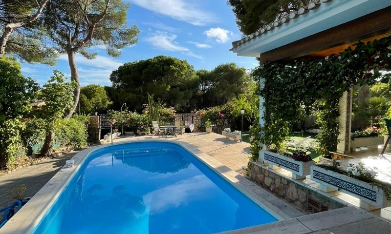 Villa i Dehesa De Campoamor, Alicante, Spanien 6 sovrum, 250 kvm. Nr. 115025