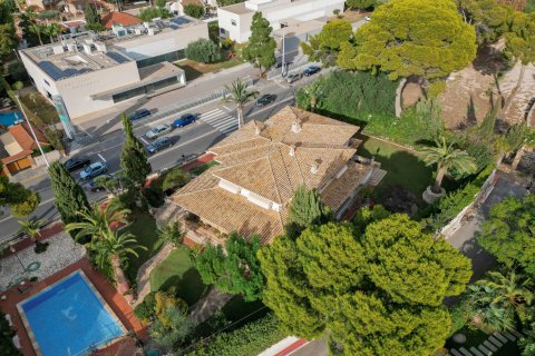 Villa for sale Alicante, Spain 8 bedrooms, 473 sq.m. No. 115018 - photo 20