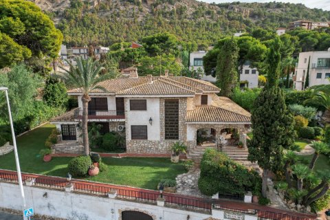 Villa for sale Alicante, Spain 8 bedrooms, 473 sq.m. No. 115018 - photo 1