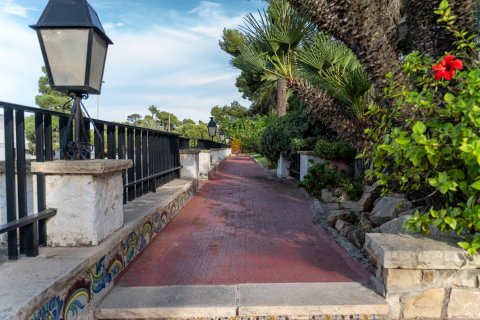 Villa for sale Alicante, Spain 8 bedrooms, 473 sq.m. No. 115018 - photo 17