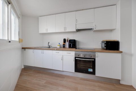 Apartamento en venta en Torrevieja, Alicante, España 2 dormitorios,  No. 140468 - foto 3