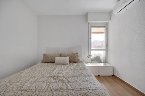 Apartamento en venta en Torrevieja, Alicante, España 2 dormitorios,  No. 140468 - foto 11