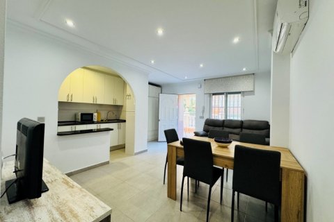 Продажа квартиры в Торревьеха, Аликанте, Испания 2 спальни, 65м2 №140470 - фото 3