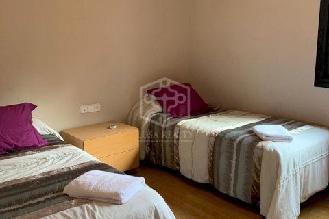 Huvila vuokrattavana Castelldefels, Barcelona, Espanja, 5 makuuhuonetta, 332 m2 No. 181698 - kuva 13