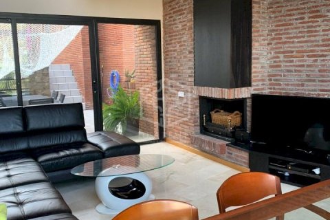 Huvila vuokrattavana Castelldefels, Barcelona, Espanja, 5 makuuhuonetta, 332 m2 No. 181698 - kuva 3