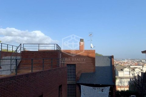 Huvila vuokrattavana Castelldefels, Barcelona, Espanja, 5 makuuhuonetta, 332 m2 No. 181698 - kuva 16