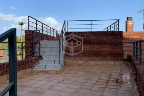 Huvila vuokrattavana Castelldefels, Barcelona, Espanja, 5 makuuhuonetta, 332 m2 No. 181698 - kuva 17