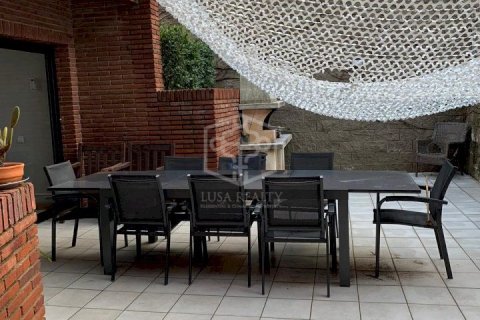 Huvila vuokrattavana Castelldefels, Barcelona, Espanja, 5 makuuhuonetta, 332 m2 No. 181698 - kuva 15