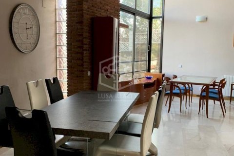 Huvila vuokrattavana Castelldefels, Barcelona, Espanja, 5 makuuhuonetta, 332 m2 No. 181698 - kuva 5