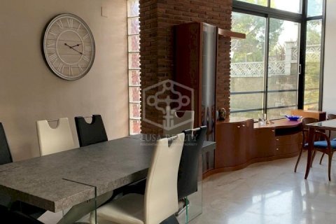 Huvila vuokrattavana Castelldefels, Barcelona, Espanja, 5 makuuhuonetta, 332 m2 No. 181698 - kuva 6