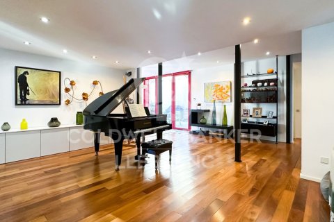 Сasa en venta en Barcelona, España 6 dormitorios, 490 m2 No. 160374 - foto 10