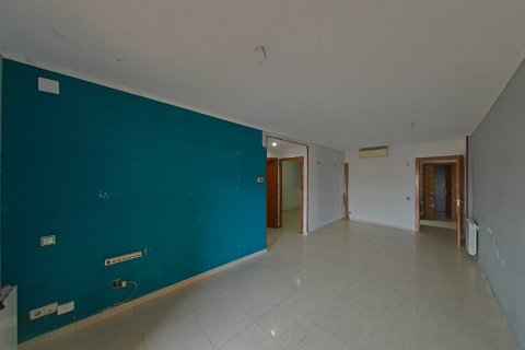 Apartment for sale in Pineda de Mar, Barcelona, Spain 3 bedrooms, 92 sq.m. No. 167039 - photo 2