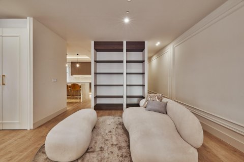 Villa till salu i Madrid, Spanien 5 sovrum, 245 kvm. Nr. 179936 - foto 6