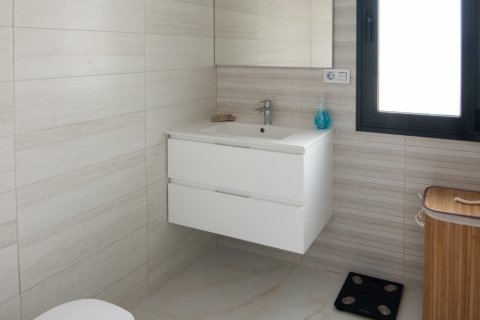 Huoneisto myytävänä Pinar De Campoverde, Alicante, Espanja, 3 makuuhuonetta, 112 m2 No. 144584 - kuva 30