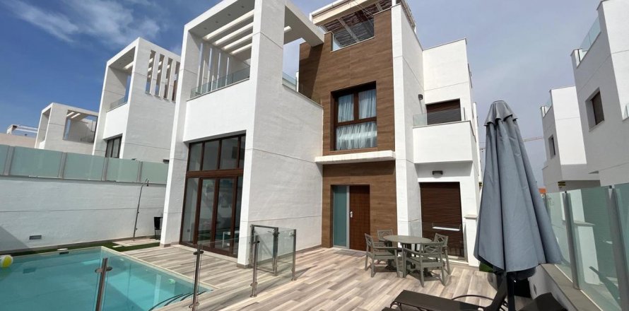 Villa Torrevieja, Alicante, Spain 3 bedrooms, 196 sq.m. No. 115955