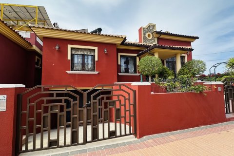 Villa till salu Algorfa, Alicante, Spanien 4 sovrum, 212 kvm. Nr. 115959 - foto 1