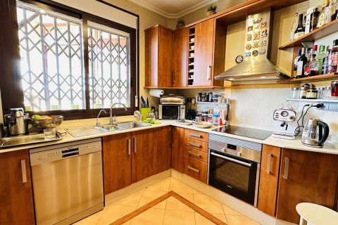 Villa till salu Algorfa, Alicante, Spanien 4 sovrum, 212 kvm. Nr. 115959 - foto 8
