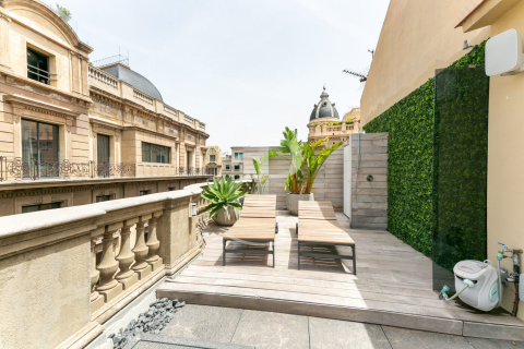 Apartamento en venta en Barcelona, España 1 dormitorio, No. 141065 - foto 3