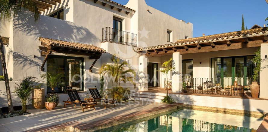 Villa à Estepona, Malaga, Espagne 4 chambres, 447 m2 No. 179097