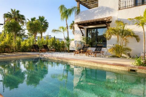 Villa à vendre à Estepona, Malaga, Espagne, 4 chambres, 447 m2 No. 179097 - photo 2