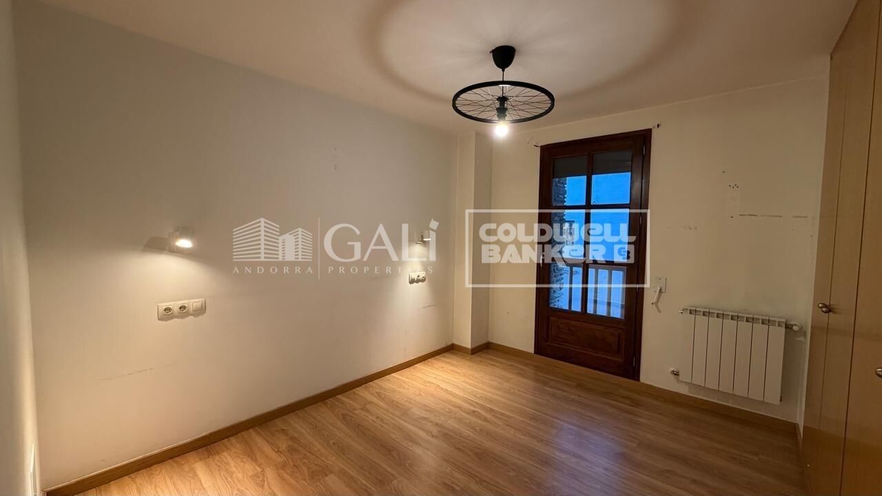Dom w Principado De Andorra (Ninguna Poblacion Tiene C.P.), Lleida, Hiszpania 5 sypialni, 387 mkw. nr 179099