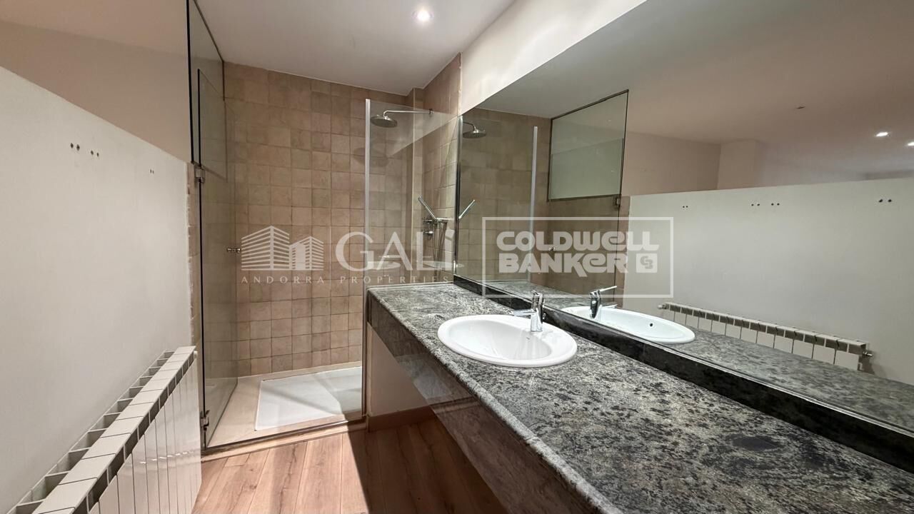 Dom w Principado De Andorra (Ninguna Poblacion Tiene C.P.), Lleida, Hiszpania 5 sypialni, 387 mkw. nr 179099