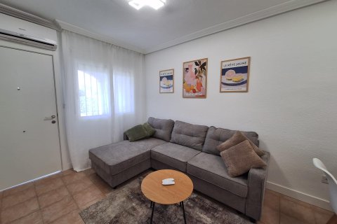 Bungalow en venta en Torrevieja, Alicante, España 1 dormitorio, 56 m2 No. 167547 - foto 3