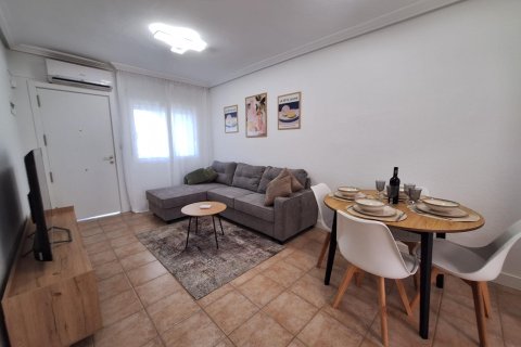 Bungalow en venta en Torrevieja, Alicante, España 1 dormitorio, 56 m2 No. 167547 - foto 2