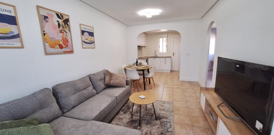 Bungalow en Torrevieja, Alicante, España 1 dormitorio, 56 m2 No. 167547