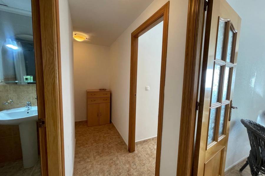 Apartamento en Torrevieja, Alicante, España 3 dormitorios, 80 m2 No. 183588