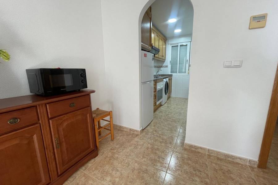 Apartamento en Torrevieja, Alicante, España 3 dormitorios, 80 m2 No. 183588