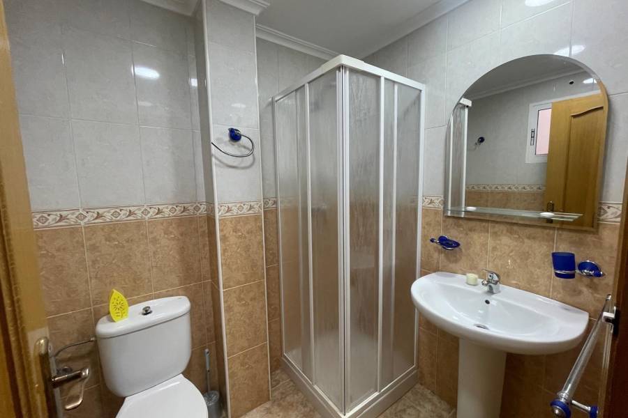 Apartamento en Torrevieja, Alicante, España 3 dormitorios, 80 m2 No. 183588